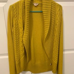 Mustard yellow swearer cardigan.
